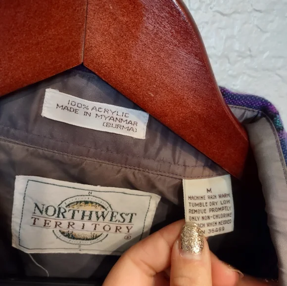 Vintage PNW north west territory purple and black fannel - Picture 3 of 5